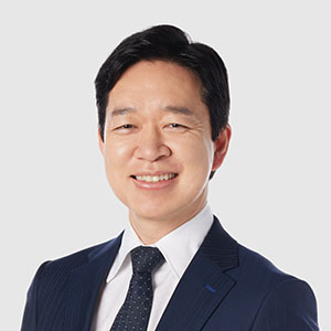 portrait of Shinichiro Ide