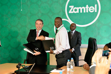 Dr Nobuhiro Endo（Left), President at NEC Corporation, and Dr Mupanga Mwanakatwe(Right), CEO at Zamtel, have signed a deal to build a new NEC digital microwave radio transmission network in Zambia.