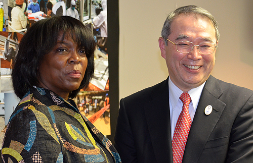 (from left) Ms. Ertharin Cousin, Executive Director of WFP; Dr. Nobuhiro Endo, Chairman of the Board, NEC Corporation